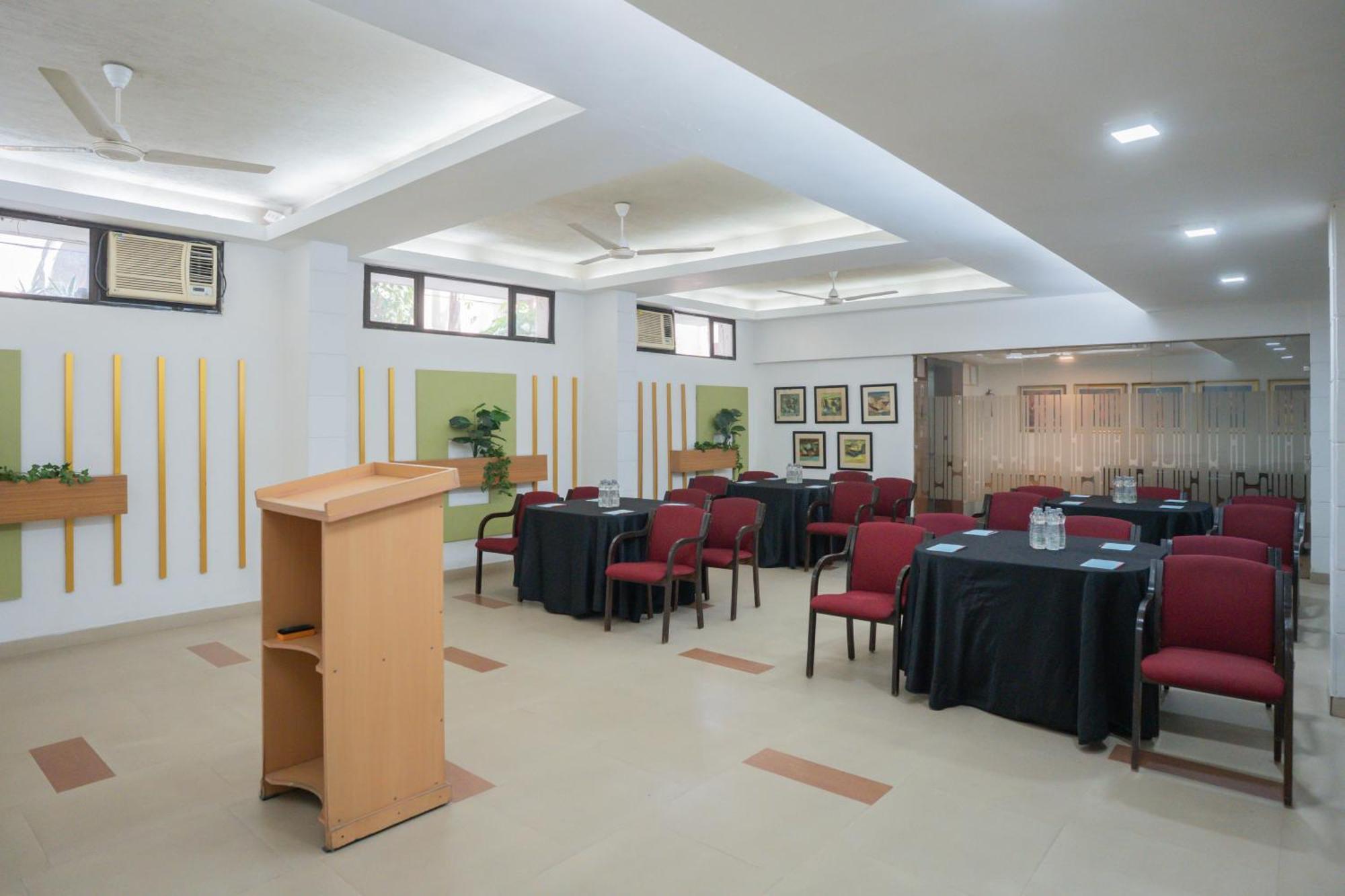 อหุชา เรสซิเดนซี พาร์คเลน Hotel คูร์เคาน์ ภายนอก รูปภาพ