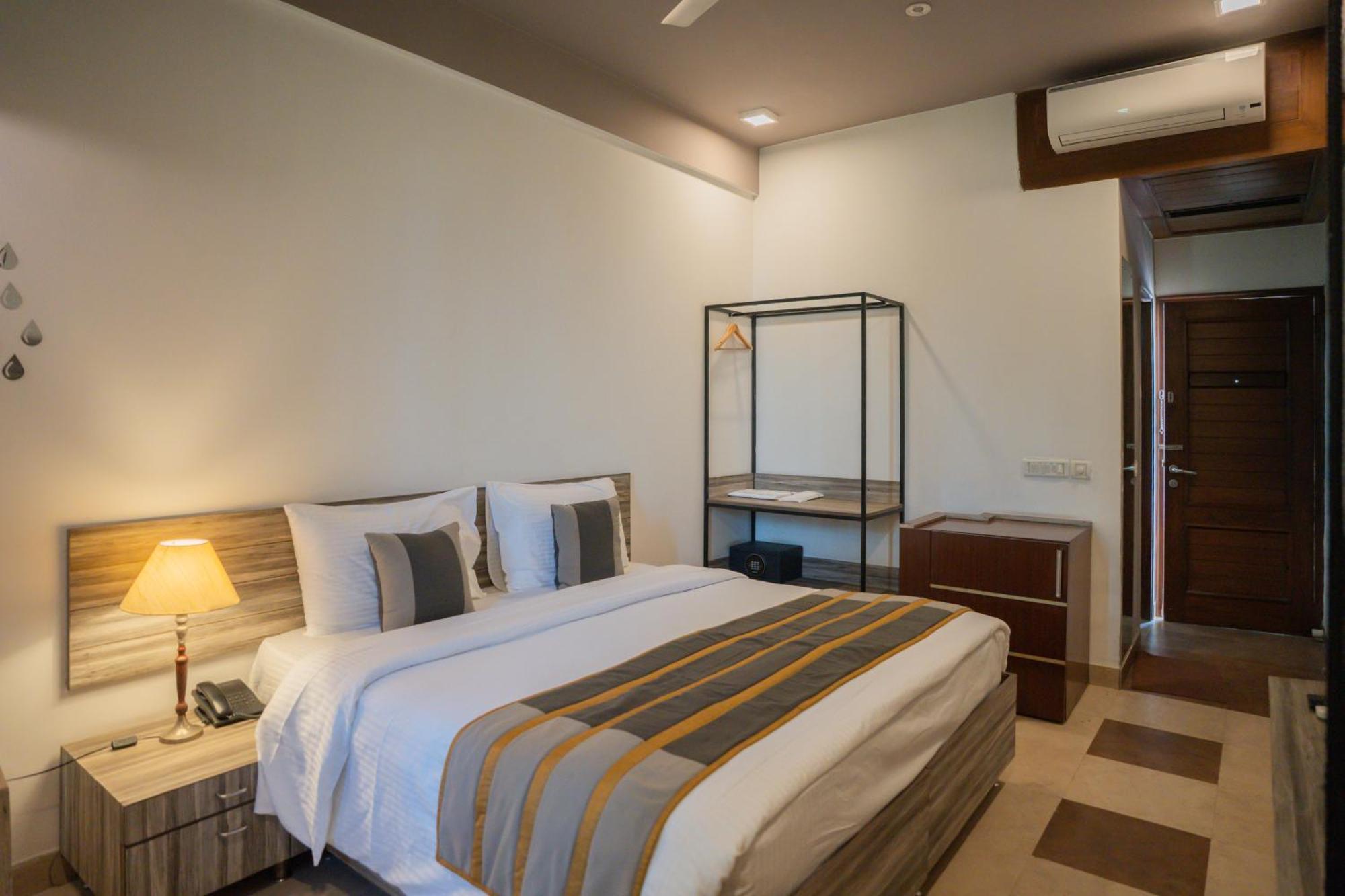 อหุชา เรสซิเดนซี พาร์คเลน Hotel คูร์เคาน์ ภายนอก รูปภาพ